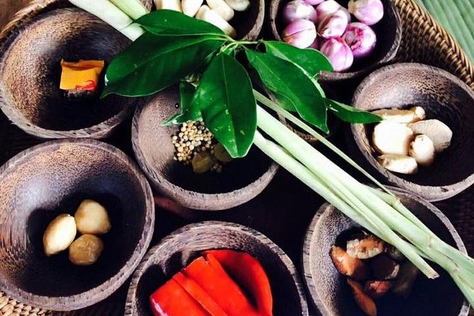 Afternoon Cooking Class & Making Bali Offering with Dinner - The family home setting