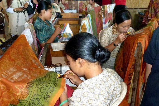 Bali Art Shopping and Culture Tour - A craft tour with a waterfall at the end