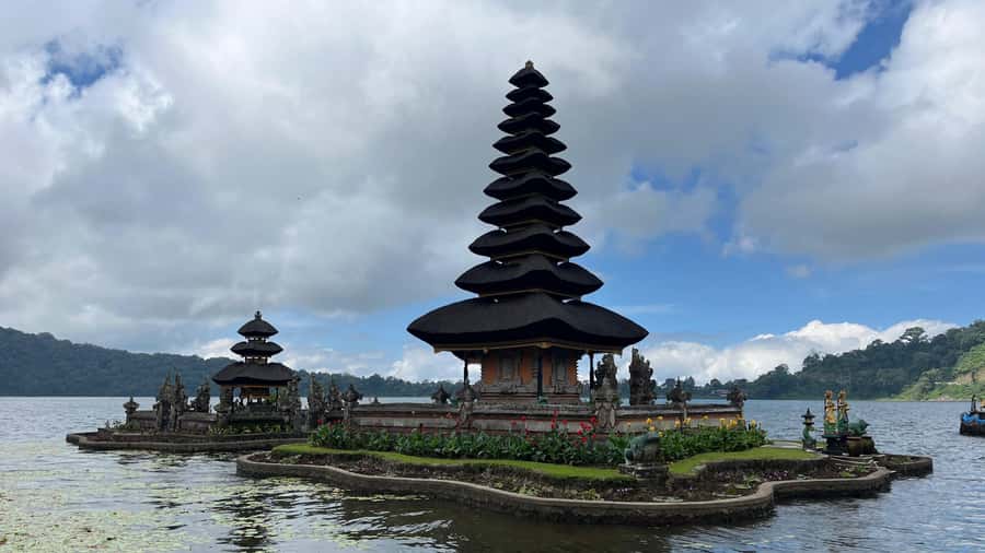 Bali: Customise your Bali Tour with Driver-Guide - Ulun Danu Beratan, Bali’s lakeside landmark