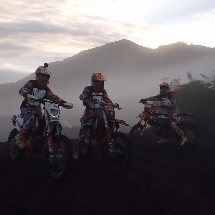 Bali: Extreme Dirt Bike Experience in Nature - Guide Hendra and the local instruction