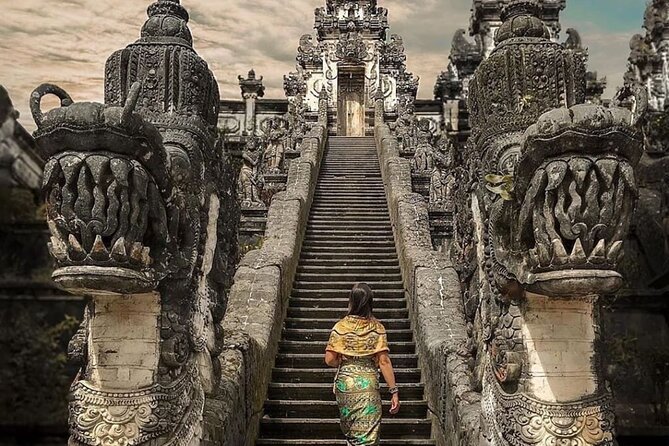 Bali Instagram Tour - All Inclusive - Tukad Cepung Waterfall requires a short walk