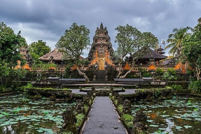 Bali Instagram Tour - DESIGN Your Own Trip - Tirta Gangga’s gardens and water features