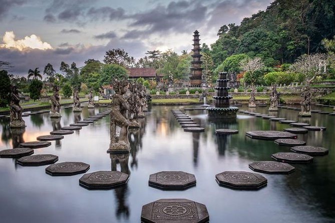 Bali Instagram Tour: The Most Scenic Spots - Lempuyang Temple and the famous gate setting