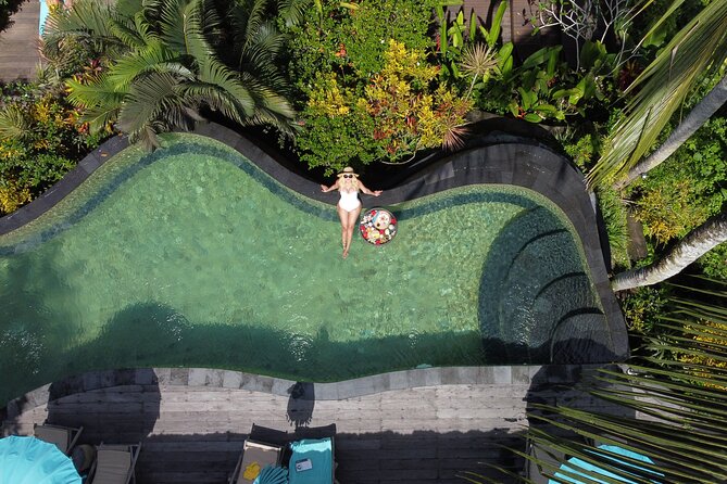 Bali Private Photographer & Drone - Jungle swings and rented outfits