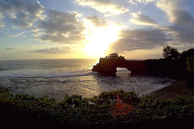 Bali Private Tour: Ulun danu Temple, Iconic Handara Gate & Tanah lot sunset. - What the private car changes