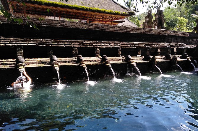Bali Purification Ritual - The closing prayer and taking holy water home