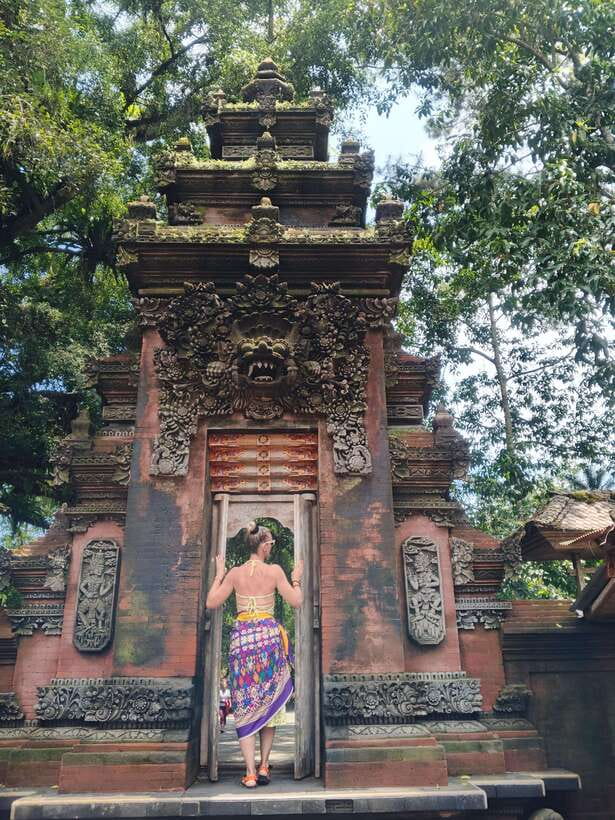 Bali: Rice terrace, Waterfall, and water Temple Day Tour - Kanto Lampo Waterfall: rocks, spray, and photographs
