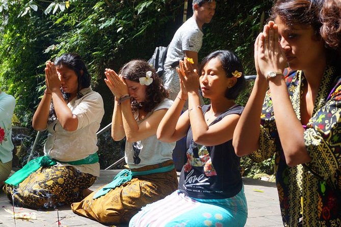 Bali Shaman,Palm Reading,& Spiritual - Meeting a traditional healer or palm reader