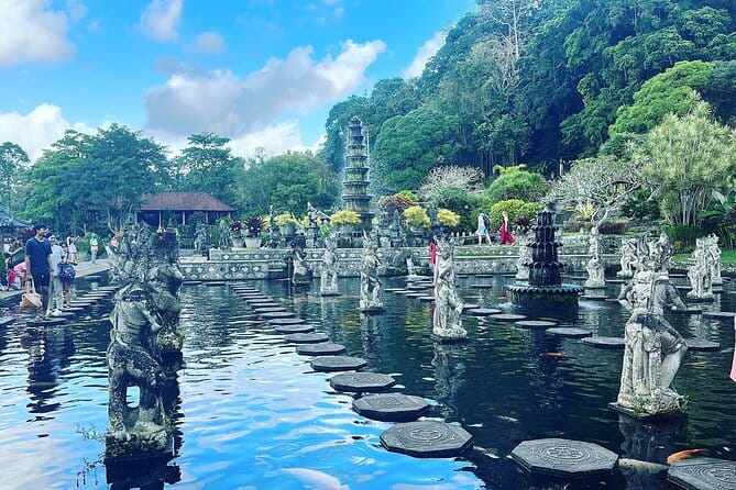Bali Spiritual Shamanic-Palm Reading, Temple Healing Tour - Guides Who Shape the Experience