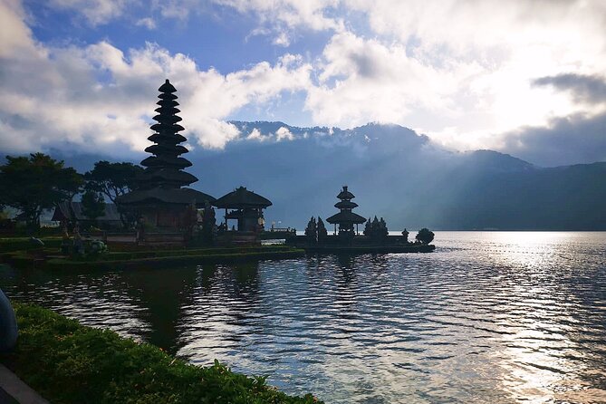 Bali Tanah Lot, Ulun Danu Beratan & Jatiluwih Rice Terrace - A private car changes the pace