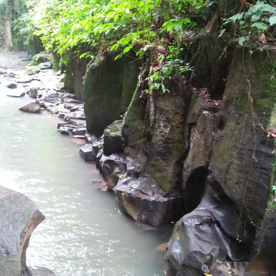 Bali: Tibumana, Tukad Cepung, Kanto Lampo, & Tegenungan Tour - Tegenungan: a broad final waterfall view