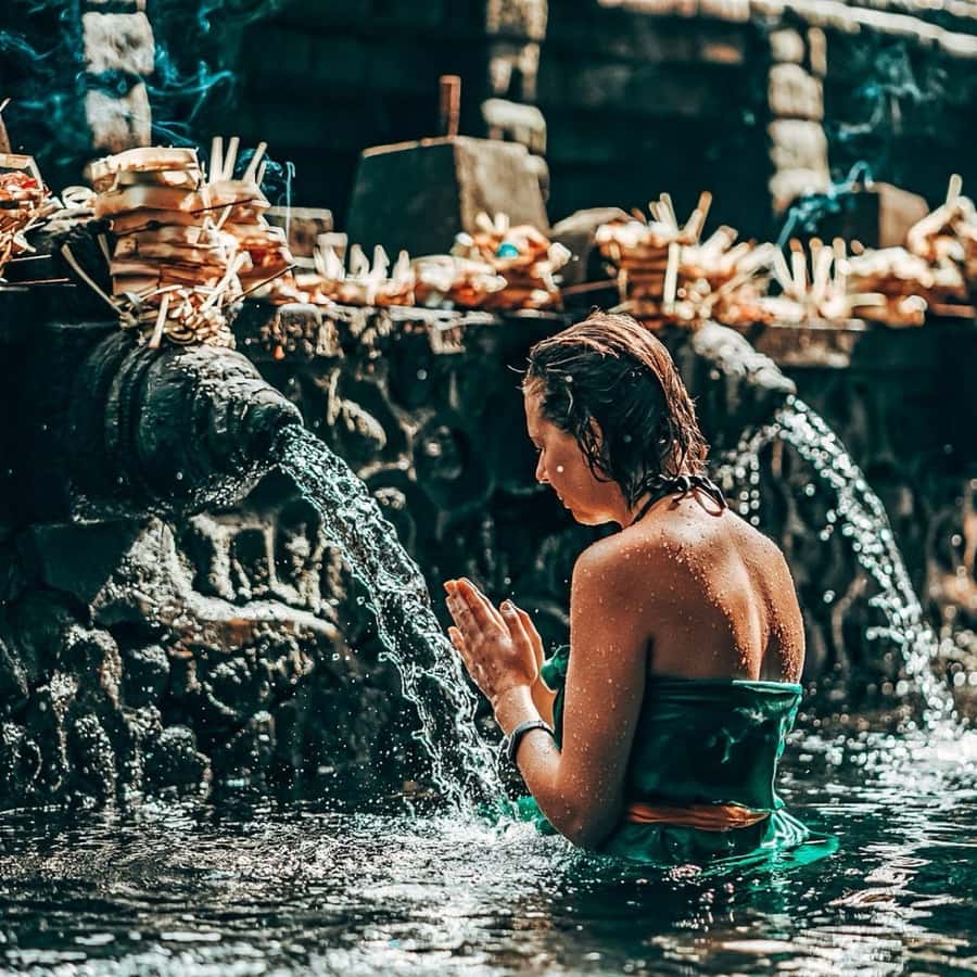 Bali: Tirta empul Temple, Rice terrace and Waterfall - Tirta Empul Temple and the meaning of holy water