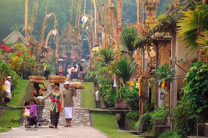 Bali Tour: Cepung Waterfall, Penglipuran Village, & Mt Batur View - Walking through Tukad Cepung Waterfall