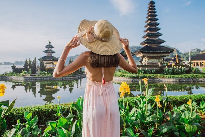 Bali Tour: Tanah Lot, UNESCO Rice Terrace and Water Temple - Handara Iconic Gate and the photo stop