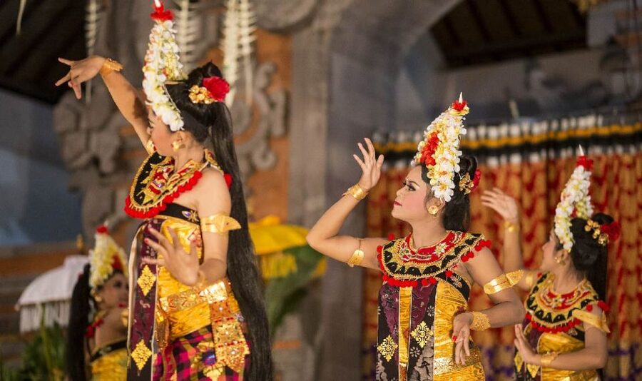 Bali: Ubud Palace Legong Dance Show Ticket - A 90-minute show with a few comfort issues