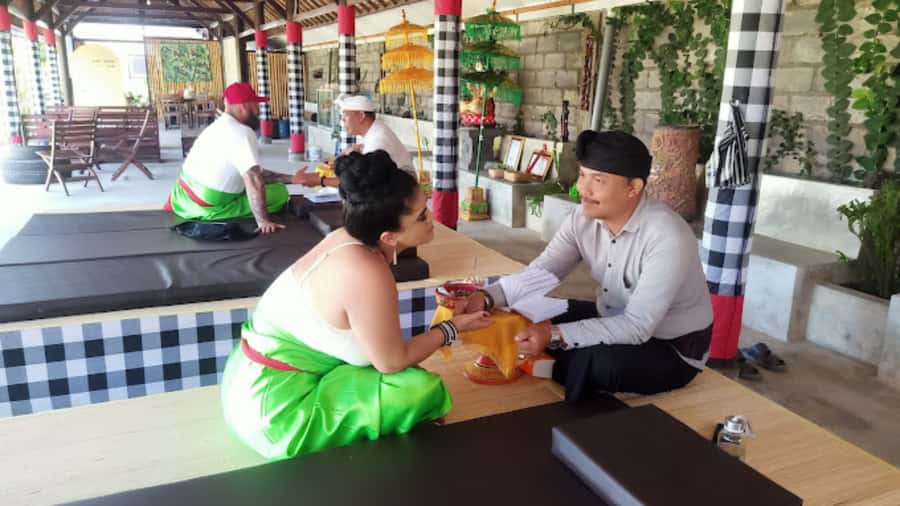 Bali: Ubud Palm of Hand Reading with Balinese Method - What happens when you arrive in Ubud