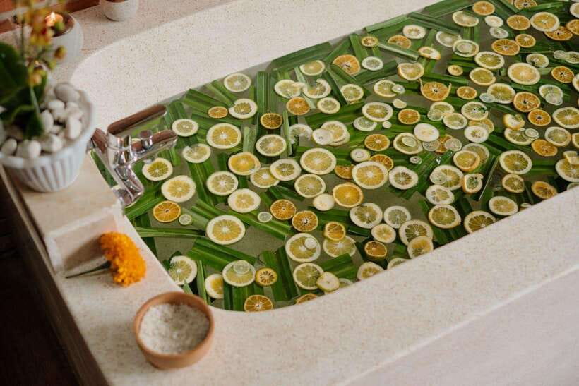 Bali: Ubud Spa Balinese Massage Scrub Flowerbath 2 hour - The flower bath is the visual finish