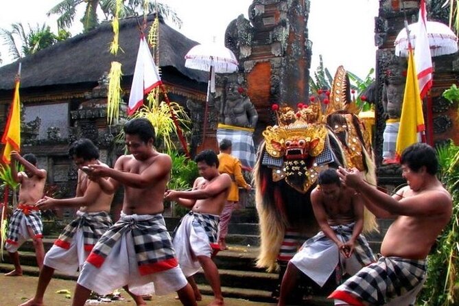 Bali Ubud Tour - Cooling off at Tegenungan Waterfall