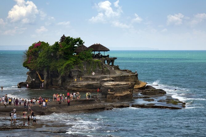 Bali UNESCO Sites: Water Temples and Jatiluwih Rice Terrace Tour - Ulun Danu Bratan and the lake setting
