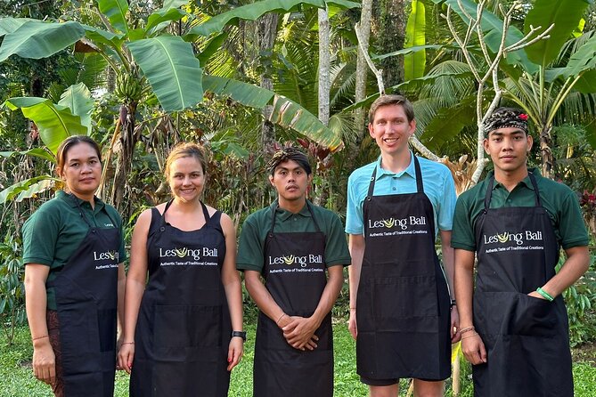 Balinese Authentic Cooking Class in Ubud - What the small group means in practice