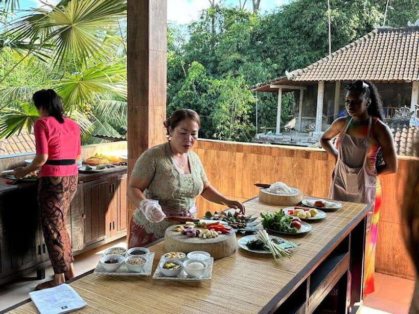 Balinese cooking class/Go shopping at the market, cook, eat - What you cook during the six-hour experience