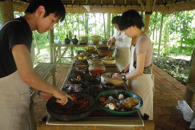 Balinese Cooking class with traditional morning market visit - Cooking several Balinese dishes by hand
