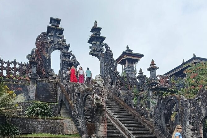Besakih Temple Entrance Ticket All Inclusive With Lunch - What makes the Mount Agung setting special