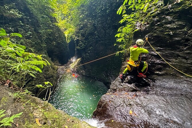 Canyoning Bali, Excalibur Canyon (Adventure, discovery, nature) - A short truck ride and the walk to the river