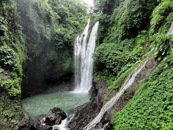 Cliff Jumping and Sliding at Aling Aling Waterfall - Key points at a glance