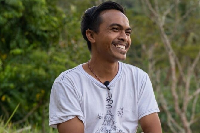 Discover Balinese fortune telling with convenient on-call service - Palmistry for a focused personal reading