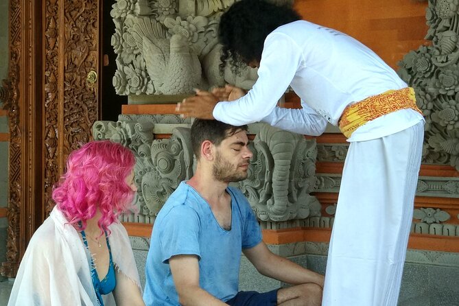 Discover Balinese fortune telling with convenient on-call service - Family fortune telling in a shared setting