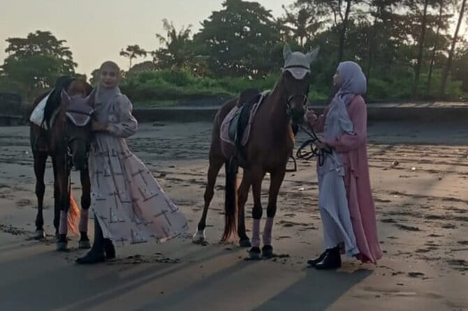 From Ubud 1 Hour Horse Riding at The Beach Experiences - One hour along the sandy coastline