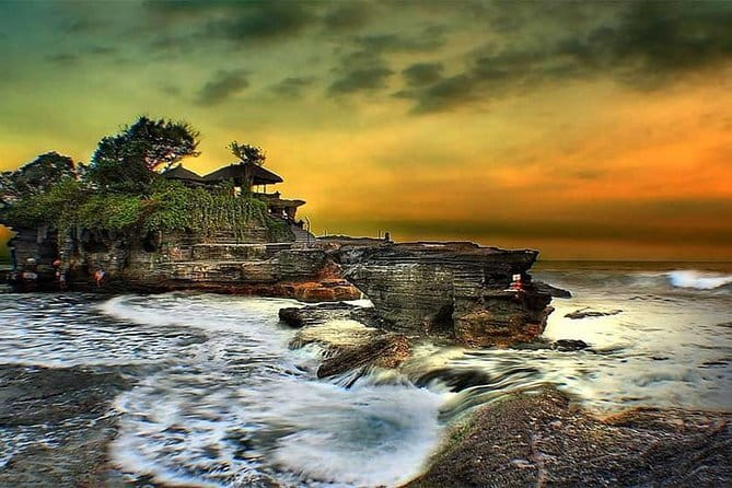 Full day Ubud and Tanah Lot tour - Tegenungan Waterfall and the choice between swimming and views