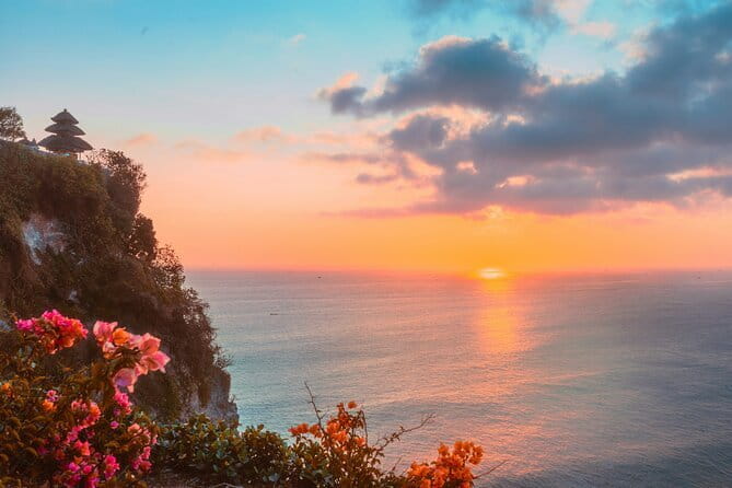 Full Day Ubud Tanah Lot Uluwatu All Inclusive Private Tour - Tanah Lot is the day’s most dramatic temple setting