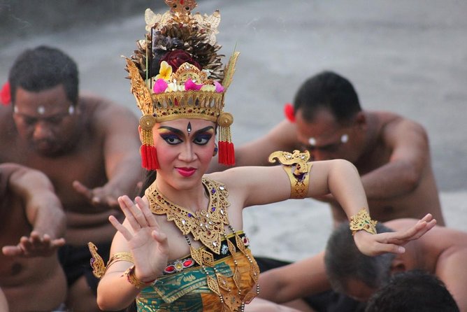 Half-Day Tour: Uluwatu Temple and Kecak Fire Dance Show - Why Uluwatu at sunset works so well