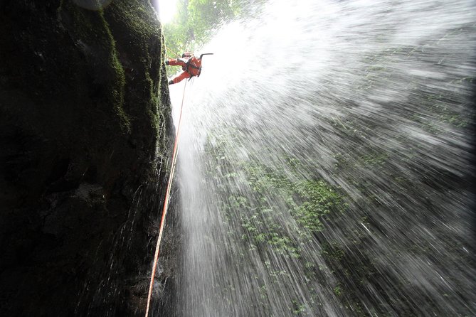 Intermediate canyoning trip in Bali " Samba canyon " - Hiking to the canyon entrance