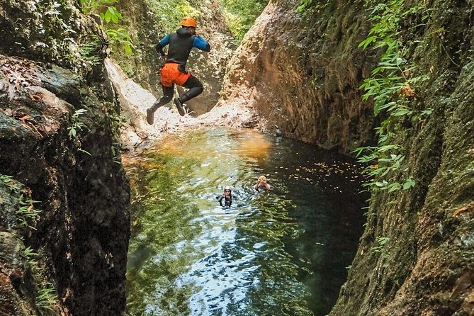 Intermediate canyoning trip in Bali " Samba canyon " - Rappelling waterfalls and moving through the gorge