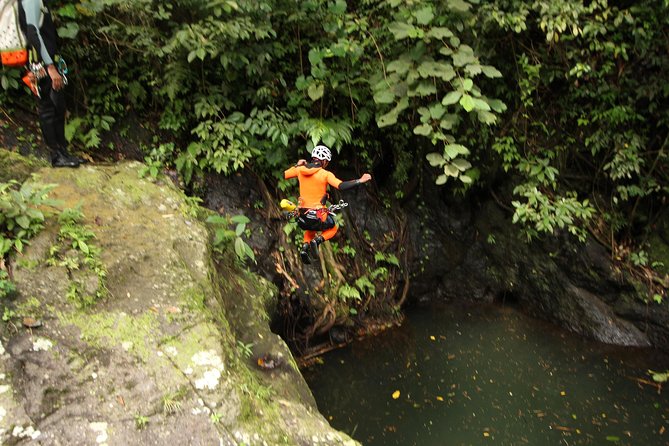 Intermediate canyoning trip in Bali " Samba canyon " - Safety, supervision, and the right level of challenge