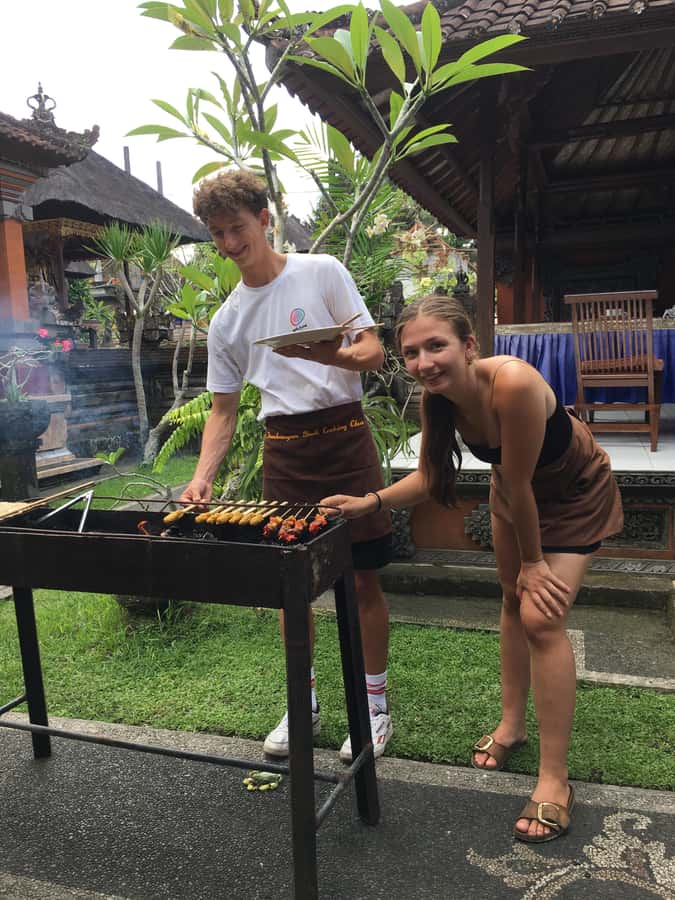 Jambangan bali cooking class with morning market tour - Starting early at the local market