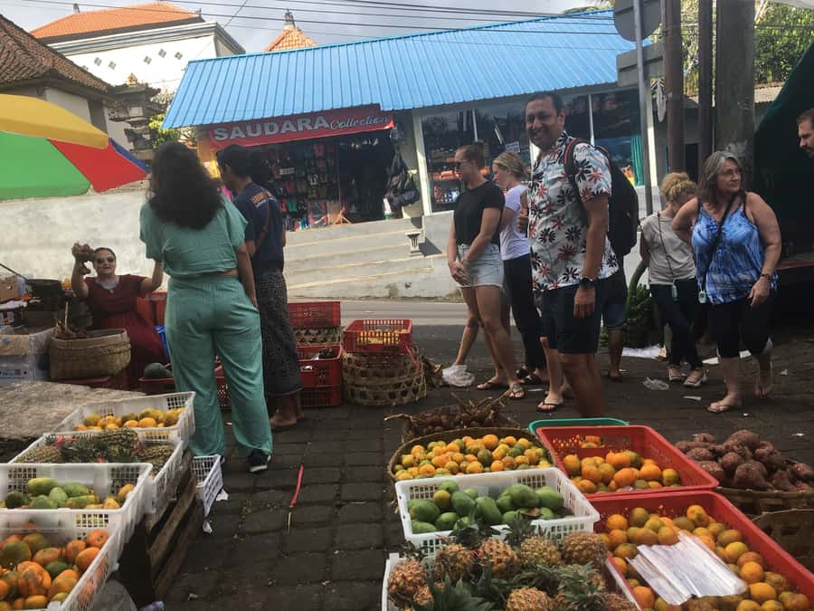 Jambangan bali cooking class with morning market tour - Eating the meal in the warung and garden