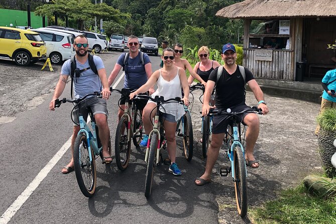 Jatiluwih E-bikes Tour Cycling Group - What the guides add to the ride