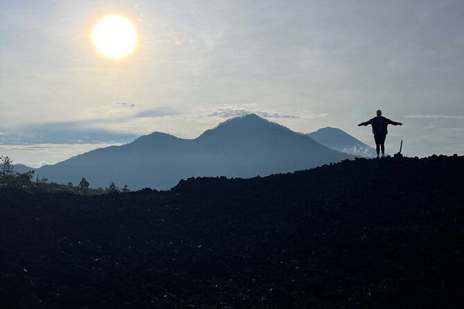 Jeep Mount Batur and Hot Springs with instagram fotos - Reaching 1,365 meters by classic 4WD Jeep