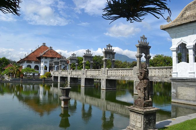 Lempuyang Temple Tour With Lunch and Pick Up - What the guide can add to the day