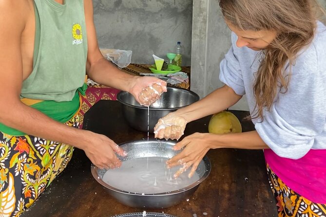Make Traditional Bali Coconut Oil with a Balinese Family - What the private format means