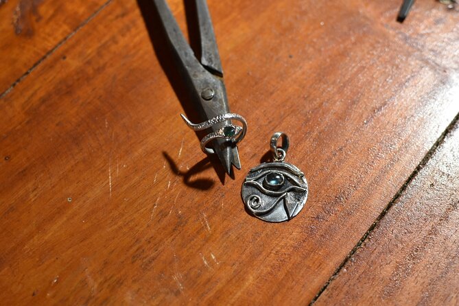 Make Your Own Bali Silver Jewelry Class with Balinese Family - What 4 grams of silver really means