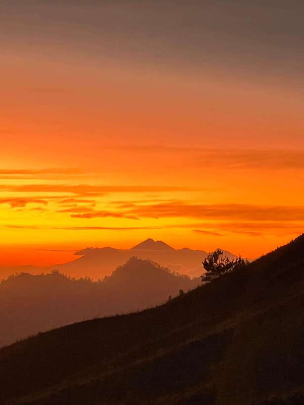 Mount Batur Jeep Sunrise & black lava with breakfast - Crossing the west side black lava field