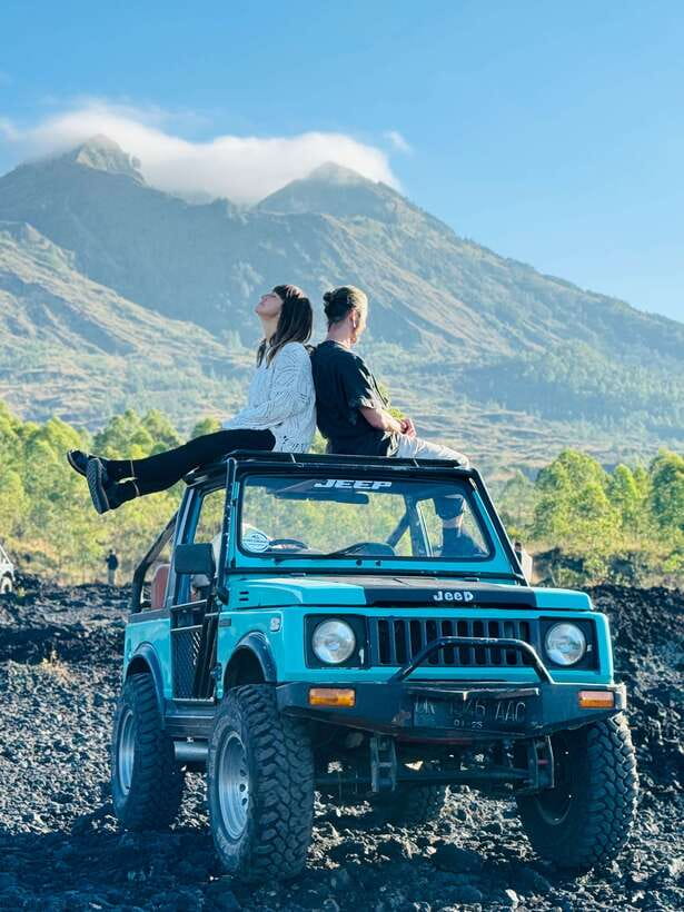 Mount batur jeep sunrise / sunset and hot spring - Reaching the sunrise point by private 4x4