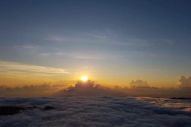 Mount Batur Sunrise Hike and Hidden Waterfall - Sunrise and breakfast at the volcanic summit