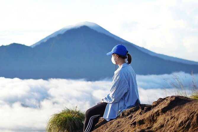 Mount Batur Sunrise Trekking - All Inclusive - Watching the sunrise from Mount Batur