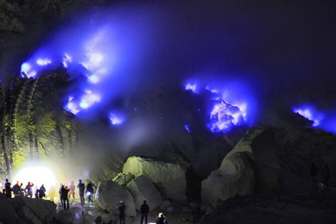 Mount Ijen Volcanic Crater Overnight Trip from Bali - Ulun Danu Bratan, a temple by the water